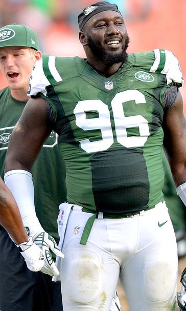 Jets' Wilkerson honors 96 breast cancer survivors